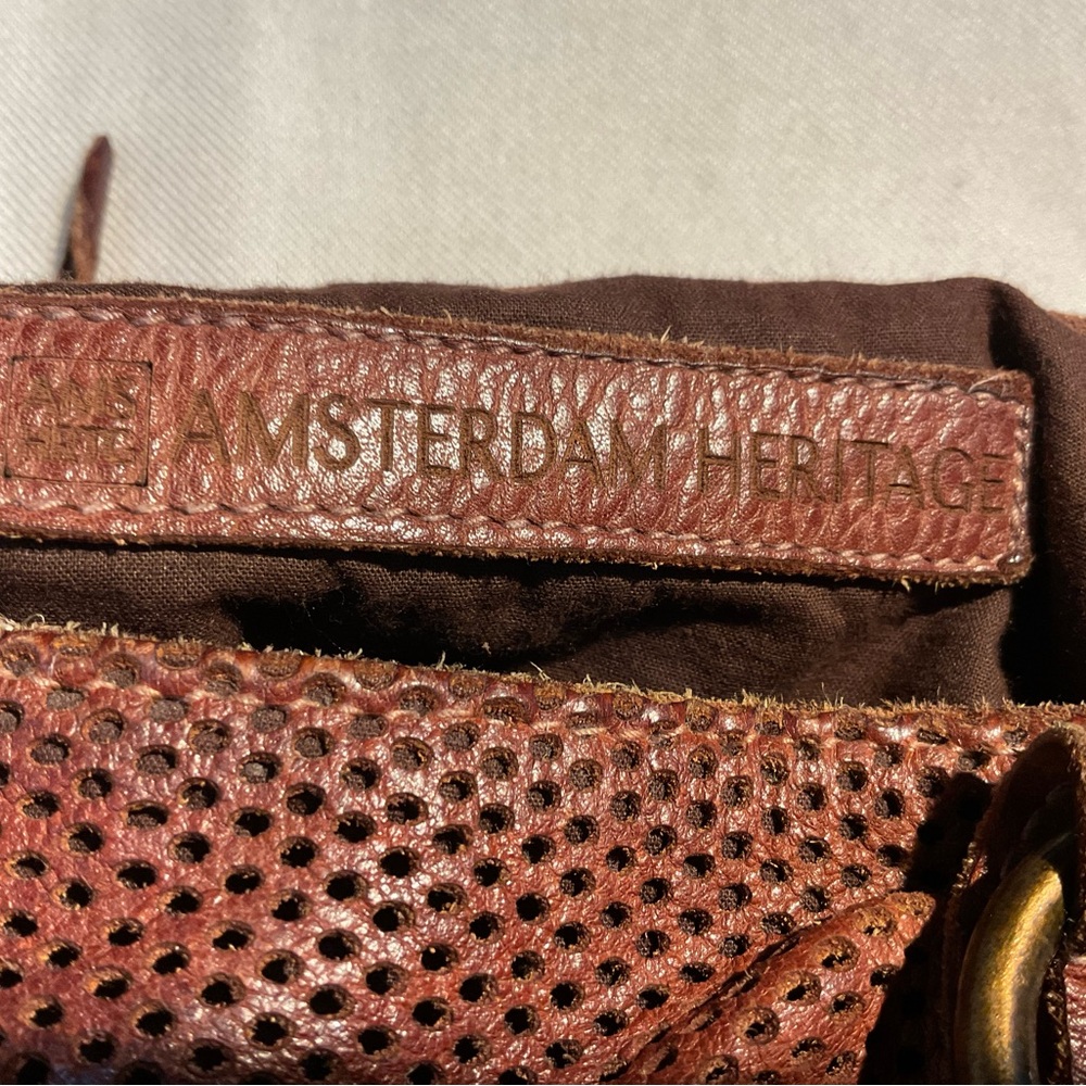 Chic Brown Leather Tote Bag - Picture 8 of 9